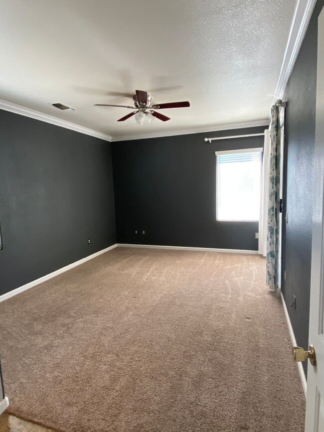 Building Photo - Beautiful Cul-de-sac 2 bedroom with study ...