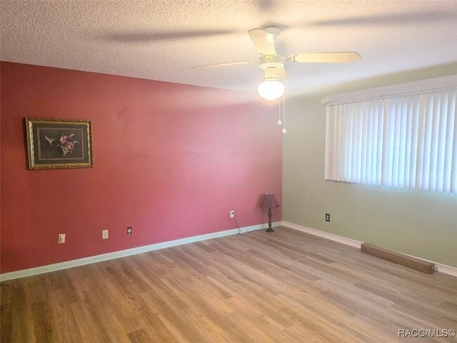 Building Photo - 25 Holly Ct