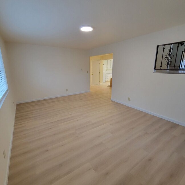 Building Photo - 931 Estudillo St