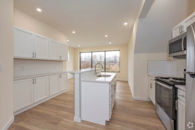 Building Photo - 141 Bridge St