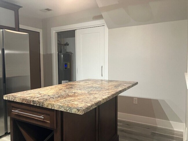 Building Photo - Behrell Condo