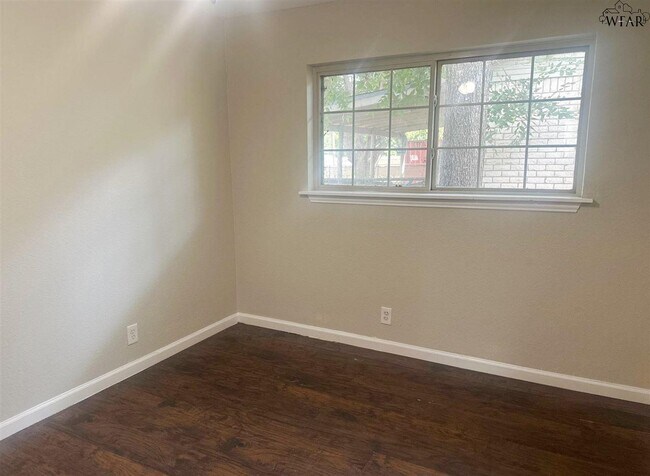 Building Photo - 5119 Parklane Dr