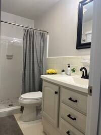 Building Photo - 2202 Idlewood Dr