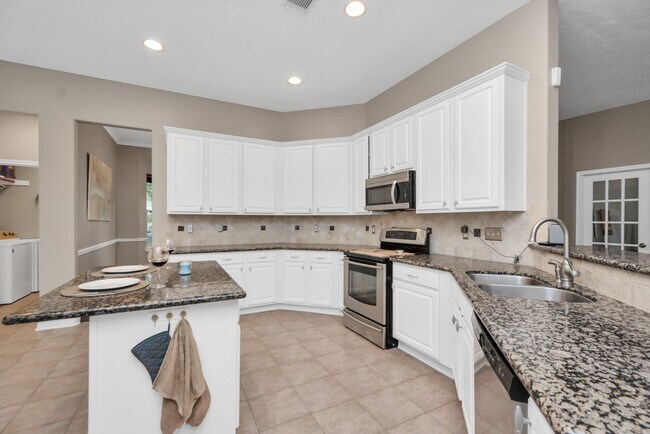 Building Photo - 23939 River Pl Dr
