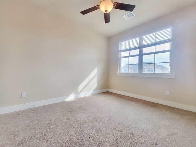 Building Photo - Gorgeous 3 BR/2.5 BA Single-Family Home in...
