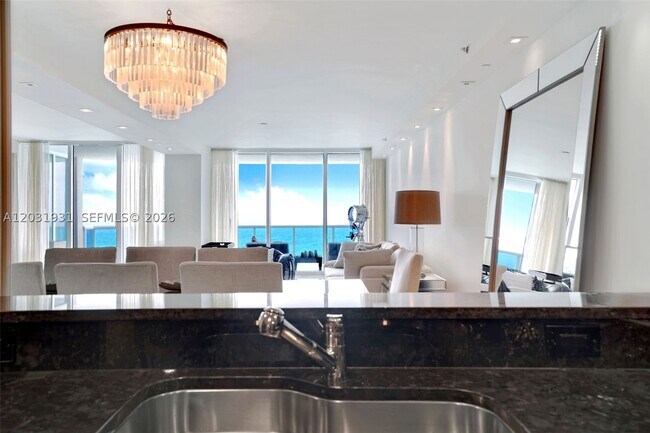 Building Photo - 2711 S Ocean Dr