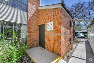 Building Photo - $1,300 - 1 Bed, 1 Bath Condo in Denver wit...
