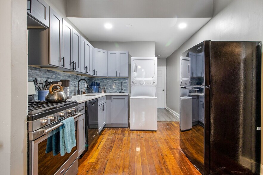 Primary Photo - 1200 W Lombard St