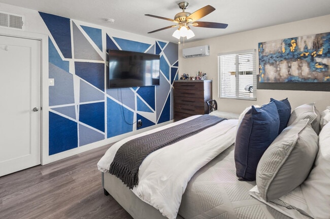 Building Photo - 3846 N 14th Ave