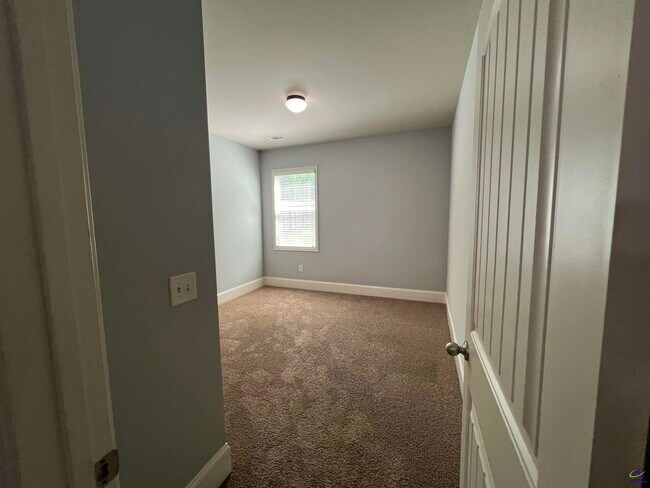 Building Photo - 204 Arden Dr