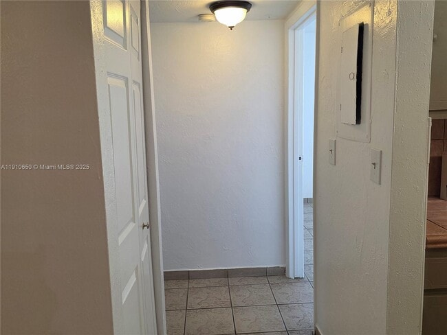 Building Photo - 10399 N Kendall Dr