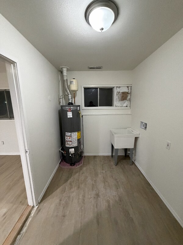 Building Photo - 2407 Duportail St