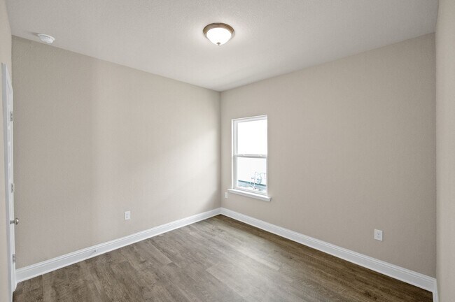 Building Photo - 431 Gemini St