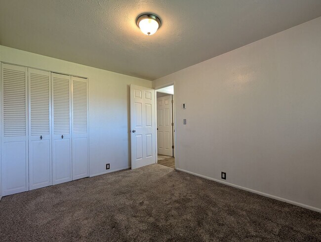 Building Photo - Great 3-Bed/1-Bath Home In Santa Clara Area!