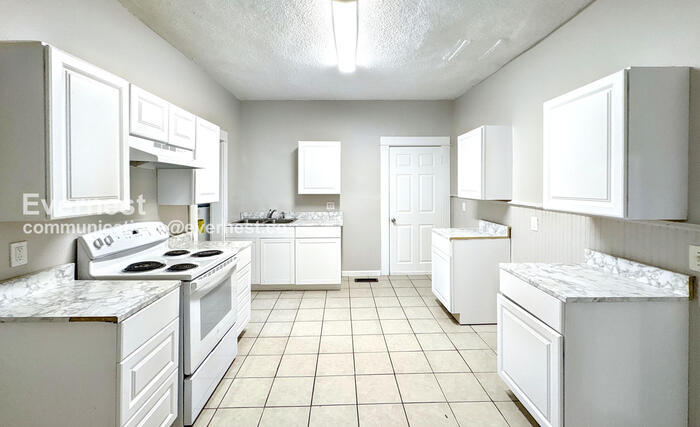 Building Photo - 1340 43rd Street Ensley