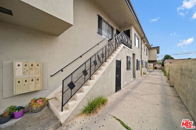 Building Photo - 4810 St Elmo Dr