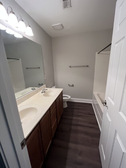Building Photo - 125 Noel Cove Cir