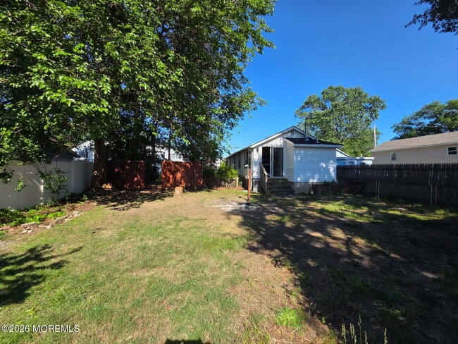 Building Photo - 43 Shoreland Terrace