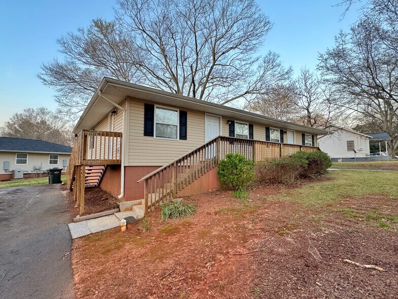 Building Photo - 306 Jones Ave