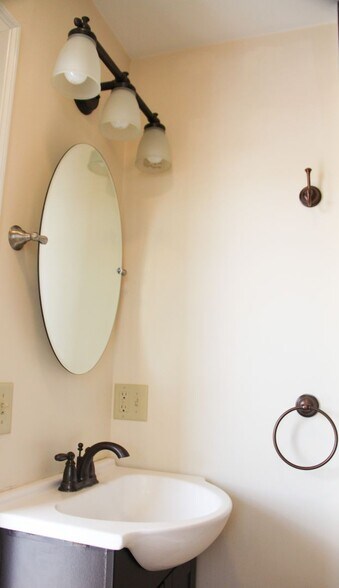 Building Photo - 152 North St