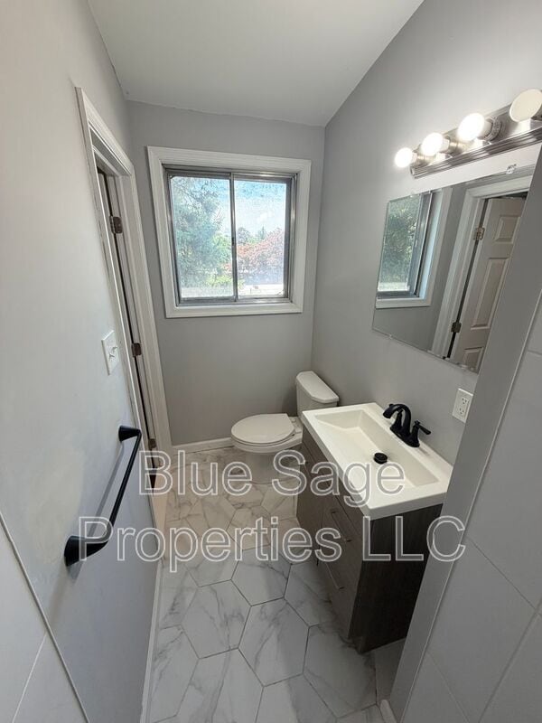 Building Photo - 205 Juniper Rd