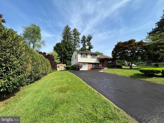 Building Photo - 1213 Farmington Ln