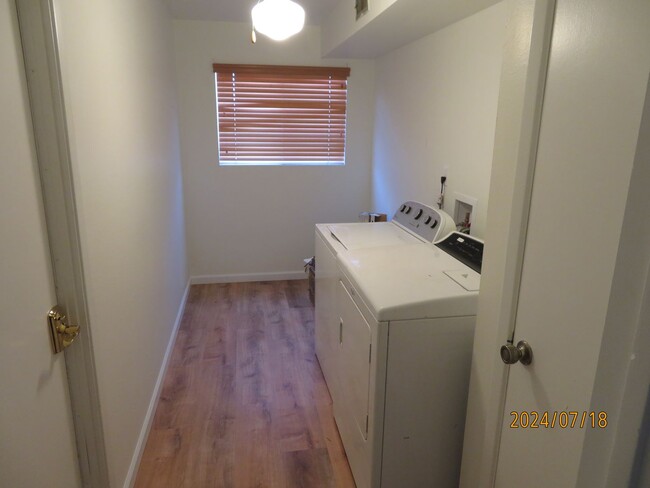 Building Photo - Centrally Located Family Home for Rent