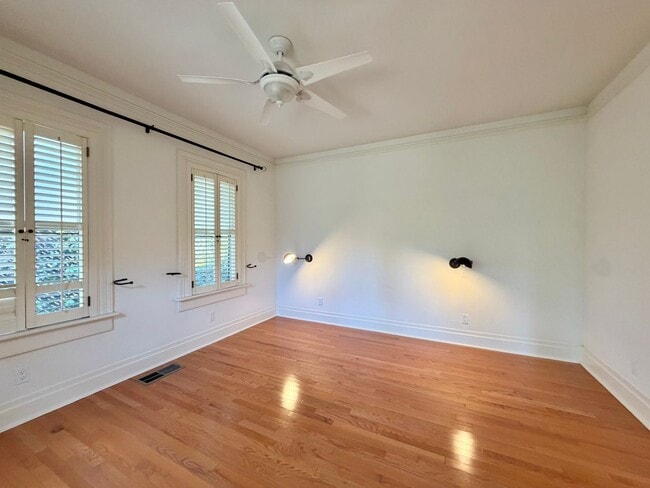 Building Photo - 3 Bedrooms, 2 Bathrooms Saint Helena Charm with Modern Conveniences