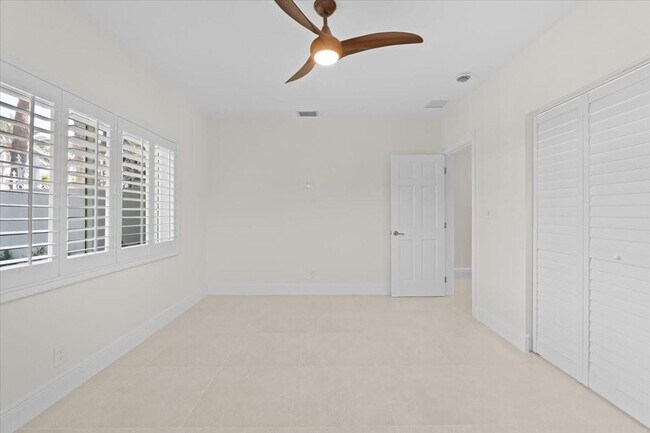 Building Photo - 1635 Seabreeze Blvd