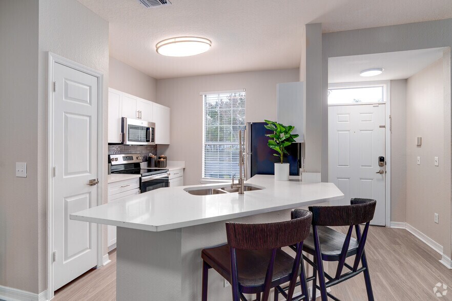 1BR, 1BA - 871SF - Kitchen - Knightsbridge at Stoneybrook