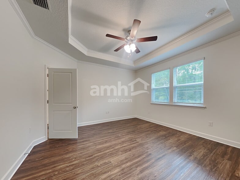 Building Photo - 5825 Hampton Creek Rd