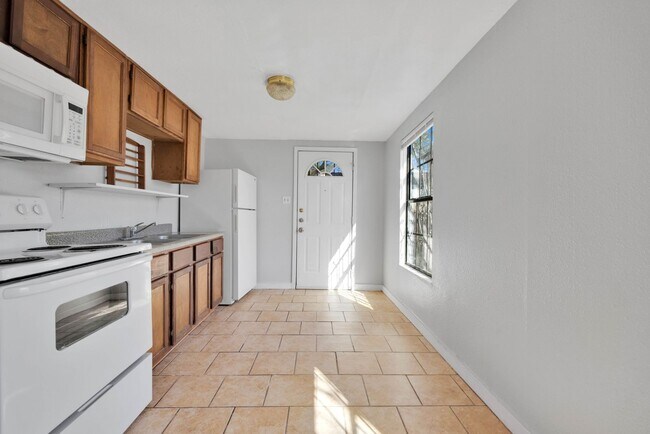 Building Photo - 652 N San Ignacio Ave