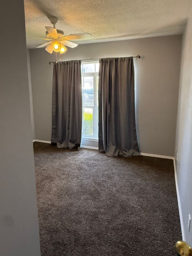 Building Photo - NW Home