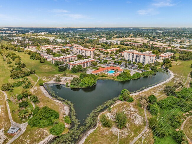 Building Photo - 4158 Inverrary Dr