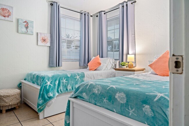 Building Photo - 6 Palmetto Dr