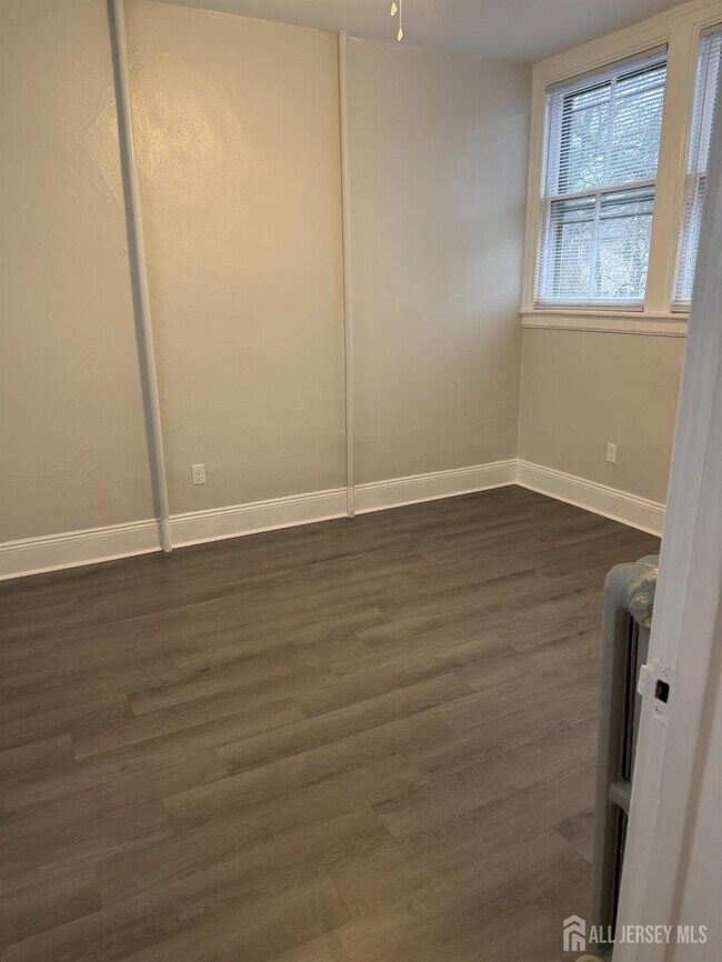 Building Photo - 76 S Adelaide Ave