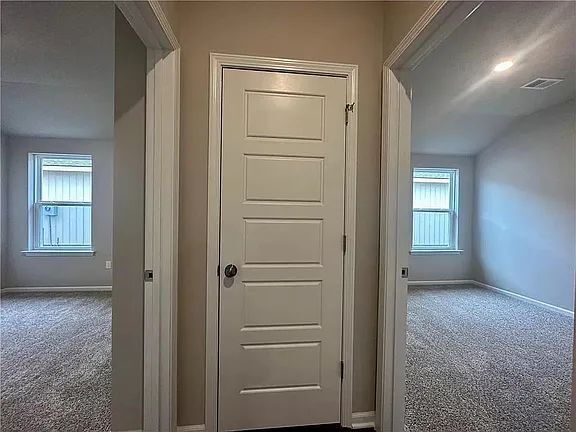 Building Photo - "Charming 4-Bedroom Oasis with 2 Baths & 1800 Sq Ft in Gardner, KS"