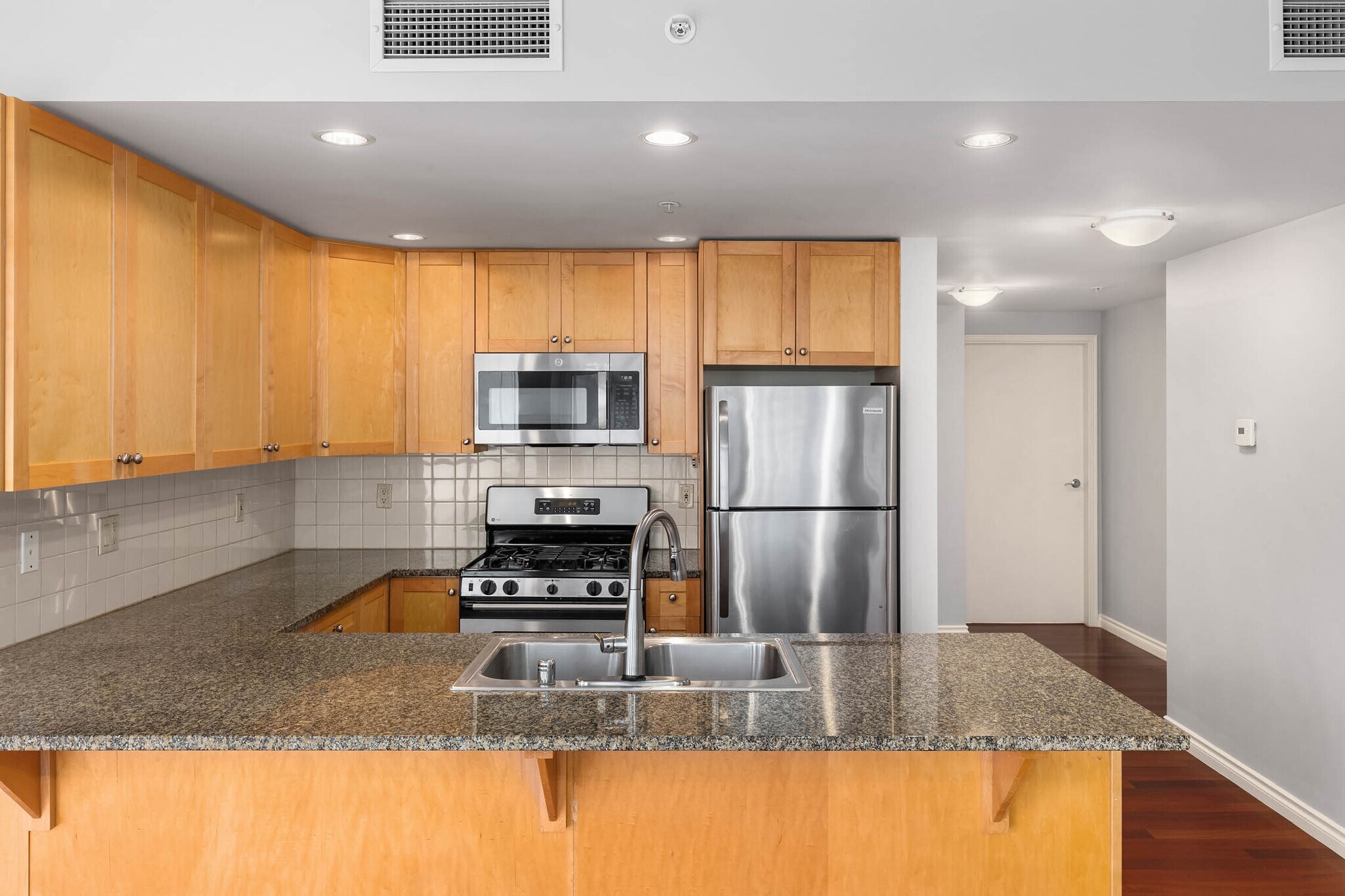 Building Photo - 1420 Terry Ave