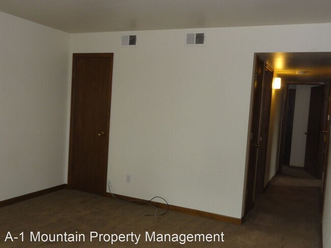 Building Photo - 3 br, 1 bath House - 3008 B Forest Way