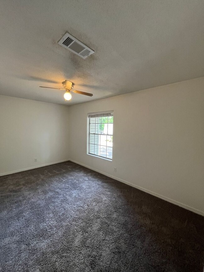 Building Photo - Townhome Located in NE Pensacola