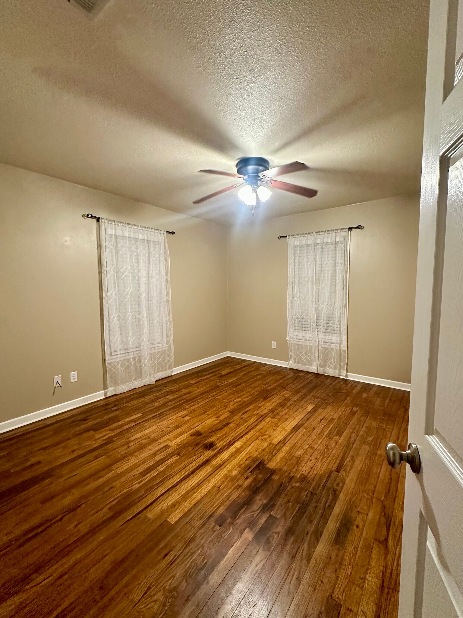 Building Photo - 1316 Eastview Dr