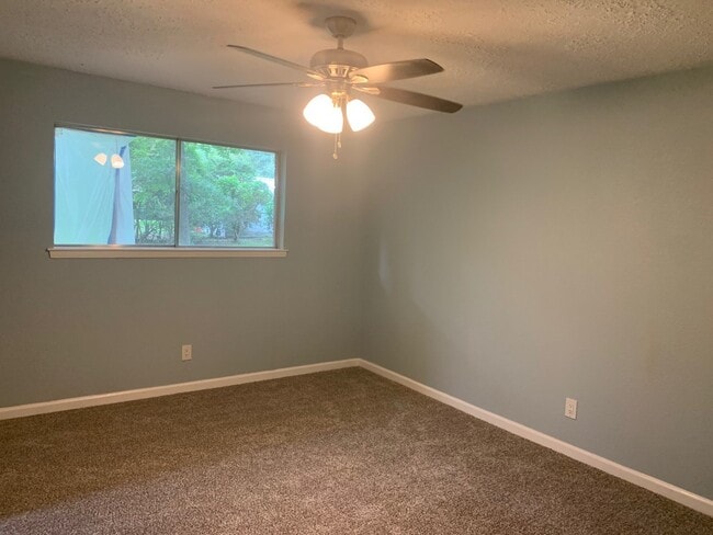 Building Photo - 334 Gamewood Dr