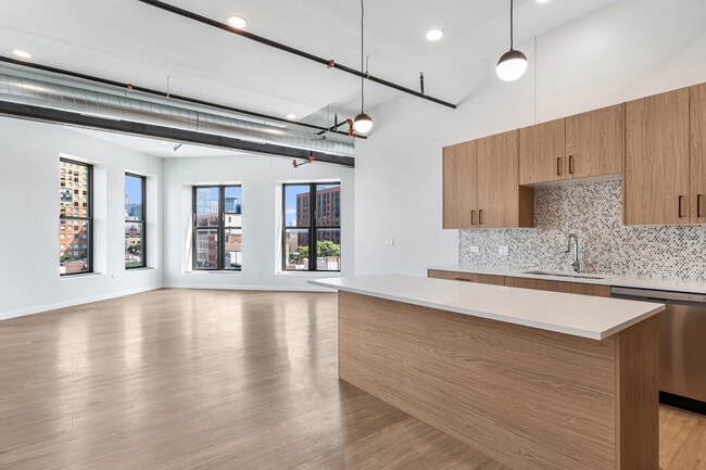 Building Photo - 805 N Milwaukee Ave