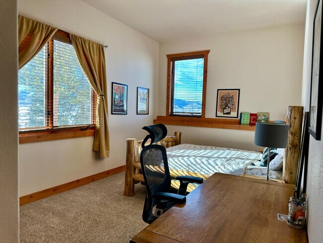 Building Photo - 33 Timberline Dr
