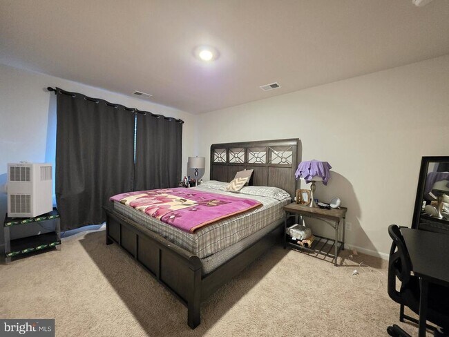 Building Photo - 407 Stream Valley Ct