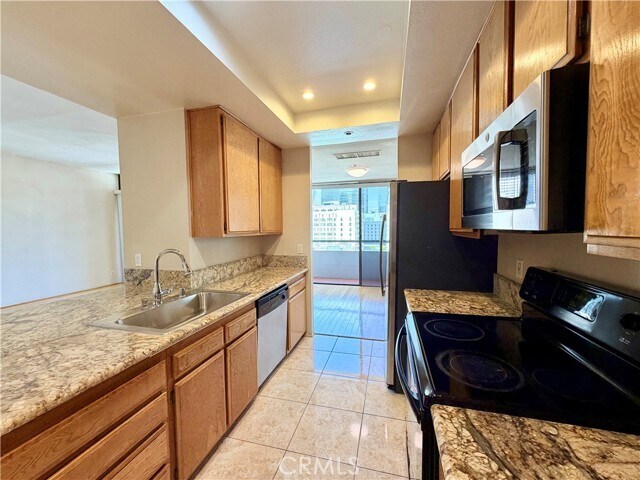 Building Photo - 600 W 9th St