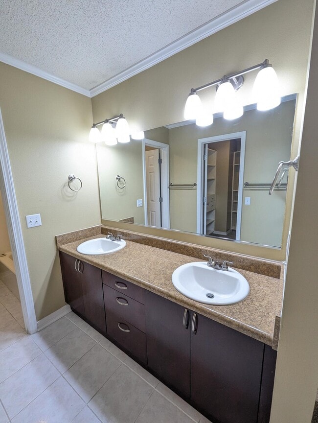 Building Photo - 2734 Augustus Rd