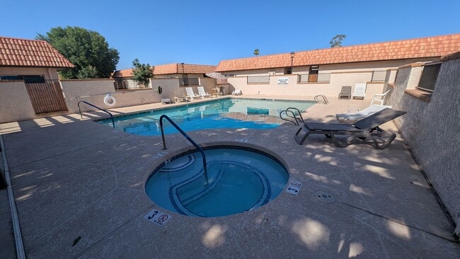 Building Photo - 2 Bedroom Condo Unit in the Colonia Coronita Chandler Townhomes Community Near E Chandler Rd and ...