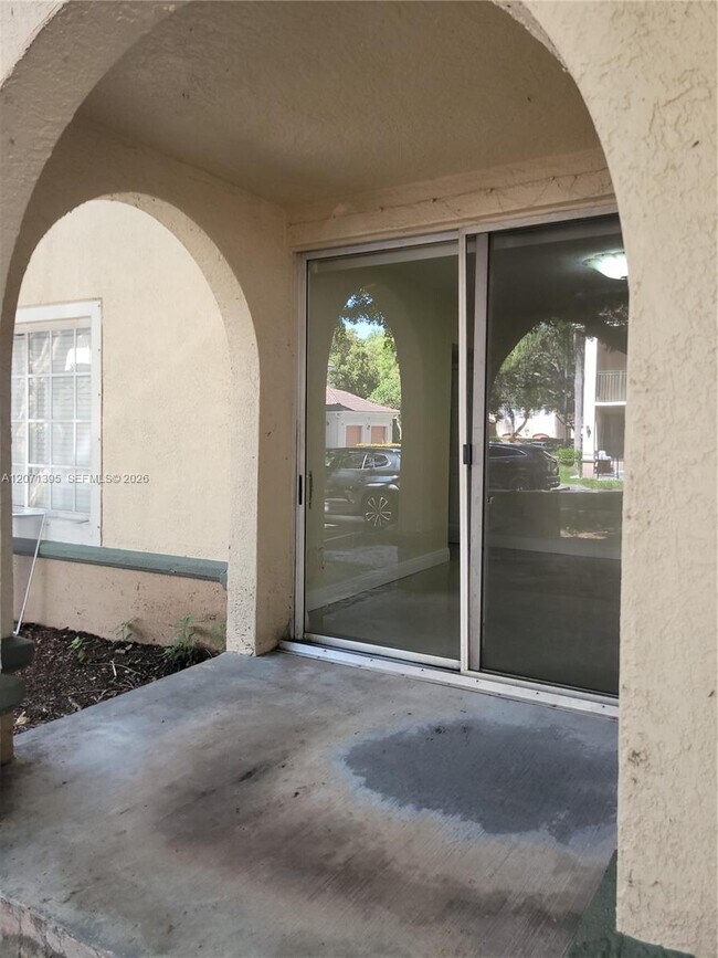 Building Photo - 2564 Centergate Dr