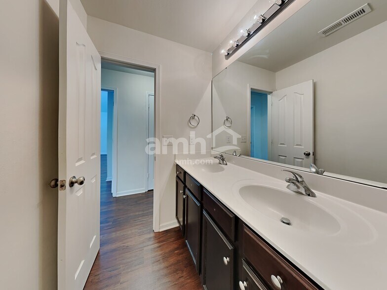 Building Photo - 145 Mount Olivet Dr